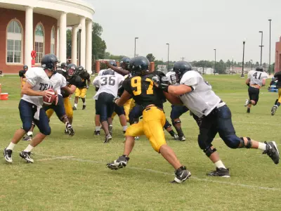 Racers Get After It Early in First Morning Practice Image