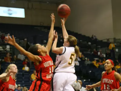 Racers Winning Streak Snapped at 11 with 51-69 Loss at Southeast Missouri State Image