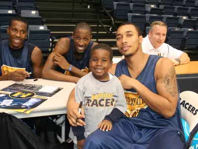 MSU Basketball Enjoys Fan Jam Image