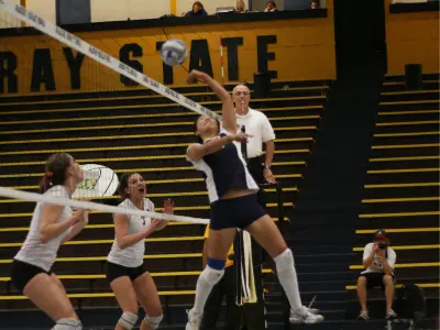 Guo Earns Second-Straight OVC Setter of the Week Honor Image
