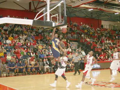 Racers Move to 10-3 With 82-51 Win Over SIUE Image