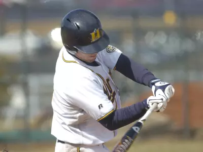 Noonan's Catch Helps Breds to 4-3 Victory Image