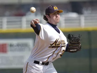 'Breds Roll to 10-7 Victory in Series Opener Image