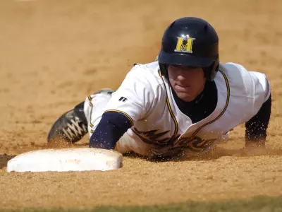 ?Breds Take Fifth-Straight OVC Series Image