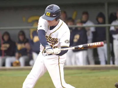 ?Breds Fall in Second Game of Doubleheader Image