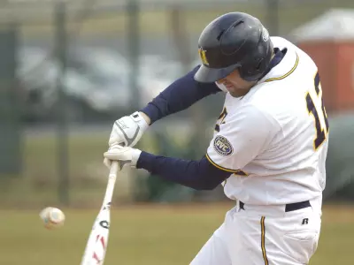 Hon?s First Career Home Run Propels Breds to Victory Image