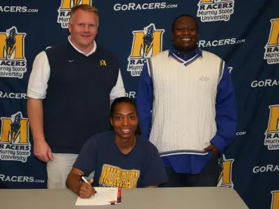 Hayes Signs Free Agent Contract with Connecticut Sun Image