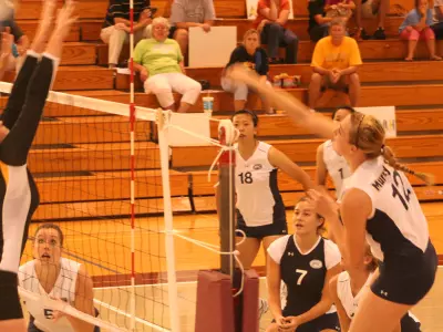 Racers Fall to Valparaiso in Three Sets Image