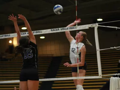 Volleyball Earns Four-Set Victory Over Eastern Illinois Image
