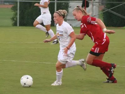 Racers Clip Golden Eagles, 3-1 Image