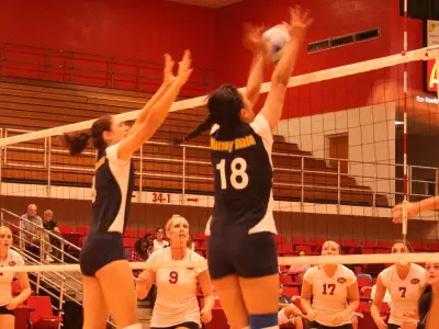 Volleyball Falls in Two-Hour Four-Set Match to Jacksonville State Image