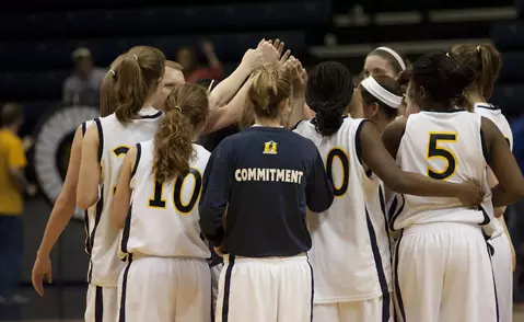 2009-10 WBB Team Huddle