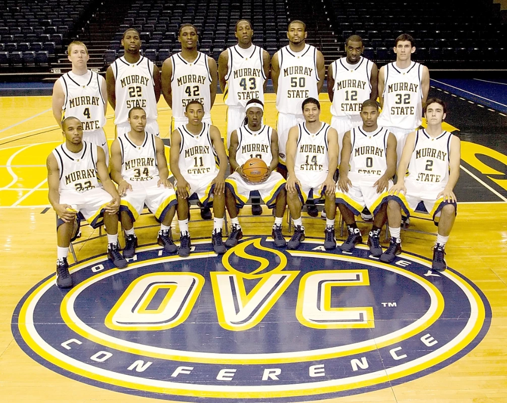 men's basketball team photo