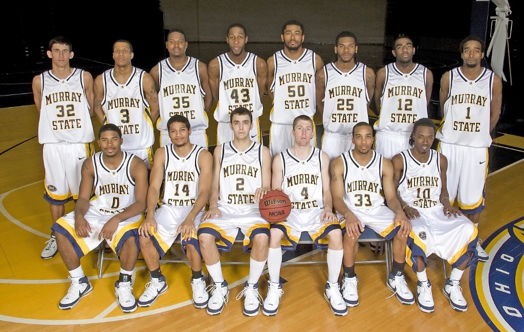 men's basketball team photo