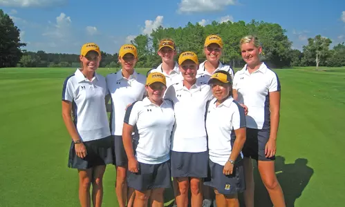 women's golf team photo