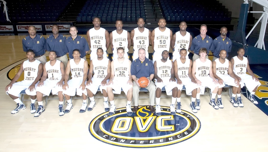 men's basketball team photo