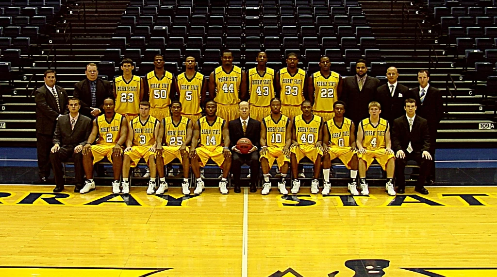 men's basketball team photo