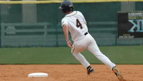 Warren rounding second vs Mid-Con