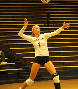 Alyssa Lelm serving