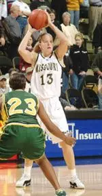 Evan Unrau had a game-high 17 points in Missouri's 64-53 win over Saint Louis.