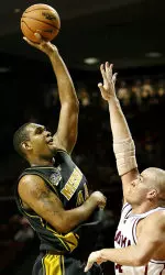 Kalen Grimes puts up a shot over Oklahoma forward Kevin Bookout. (AP Photo/Ty Russell)