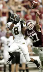 Texas A&M's Jordan Peterson breaks up a pass intended for Jared Perry during the second quarter.