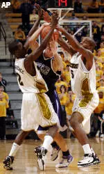 Lipscomb's Michael Teller, center, is surrounded by Missouri's Keon Lawrence, left, and Leo Lyons Thursday, Nov. 16, 2006, during the first half. (AP Photo/L.G. Patterson)