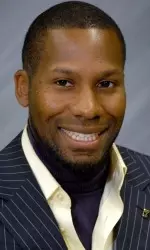 Assistant Coach Derrick Peterson