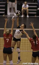 Soph Weiwen Wang led the way with 11 kills on .385 hitting