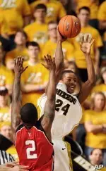 Kim English throws a pass around Texas Tech's Rogdrick Craig during the first half. (AP Photo/L.G. Patterson)