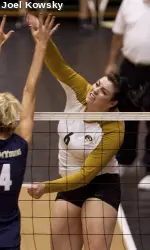 <i>Julianna Klein posted her first double-double of the season, tallying 16 kills, 10 digs while hitting .324, all season-bests.</i>