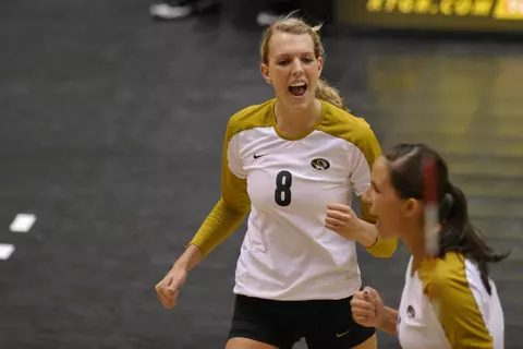 Missouri vs Utah Valley. Aug. 28, 2010.
Hearnes Center - Columbia, Mo.
Lisa Henning (8)