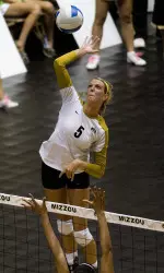 <i>Lisa Henning continues to lead the Big 12 in KPS and PPS in league play after posting a match-high 22 kills.</i>
