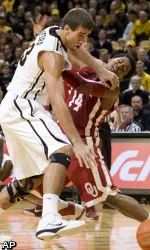Missouri's Justin Safford and Oklahoma's Carl Blair battle for a loose ball.