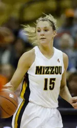 Kyley Simmons tied the game at 29 with a trey at the halftime buzzer.