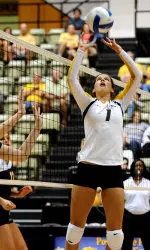 <i>Molly Kreklow spread 40 assists and guided the team to .347 hitting on Sunday.</i>