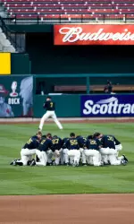 Missouri fell to Illinois 6-2 at the Braggin' Rights game at Busch Stadium.