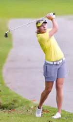 Alina Rogers is tied for second after the first round of the Mercedes-Benz Intercollegiate.