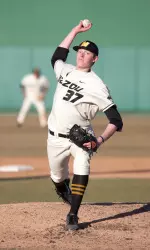 <i>Peter Fairbanks went a career-best 4.2 IP, earning his second career win.</i>