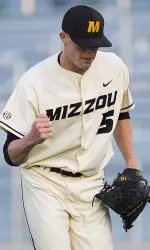 <i>Brett Graves</i>