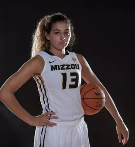 Hannah Schuchts posed 1