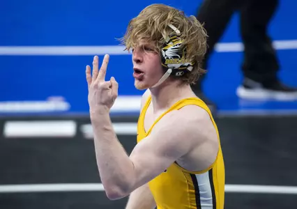 Noah Surtin gets hyped up at 2021 NCAA Championships