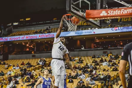 Dajaun Gordon slam dunks against EIU