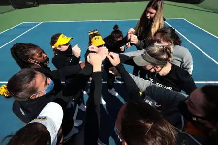 Tennis huddle vs. Kentucky