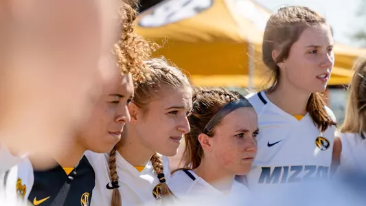 Soccer Huddle vs. Florida 2022