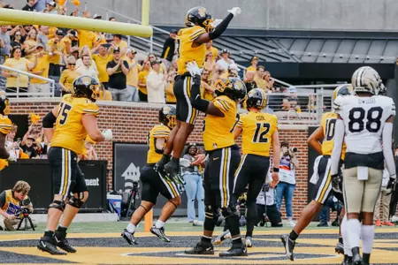 102222_Burden TD Celebration - Vandy