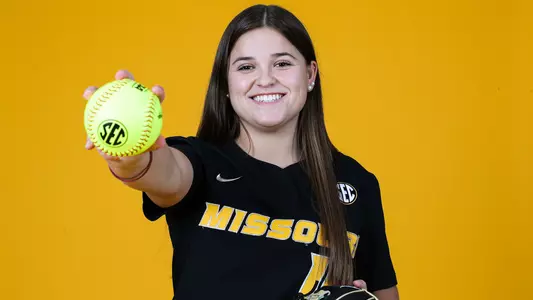 Maddie Gallagher_BANNER_SIGNING DAY