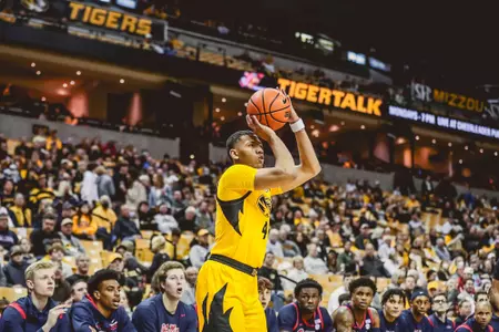 javon pickett shooting three