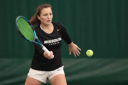 MizzousValentinaVazquezPongruberMizzouTigersvsIllinoisStateRedbirdsatMizzouTennisCenterinColumbiaMoonSundayFeb72021ZachBland/MizzouAthletics