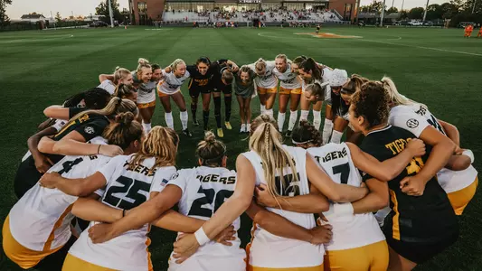 Soccer Huddle at Illinois 2-22